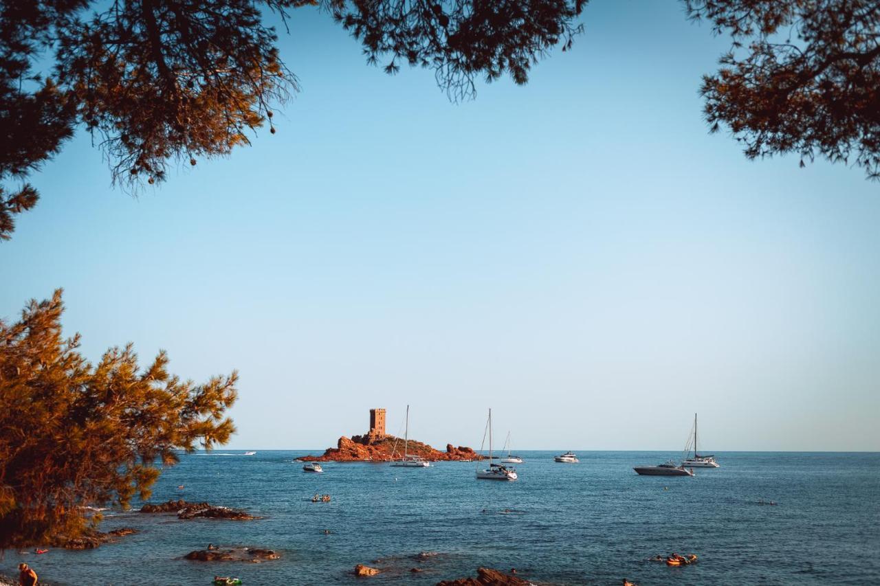 Plage A 200 Metres. Vue Mer Et Esterel ! Renove Appartement Saint-Raphaël Buitenkant foto